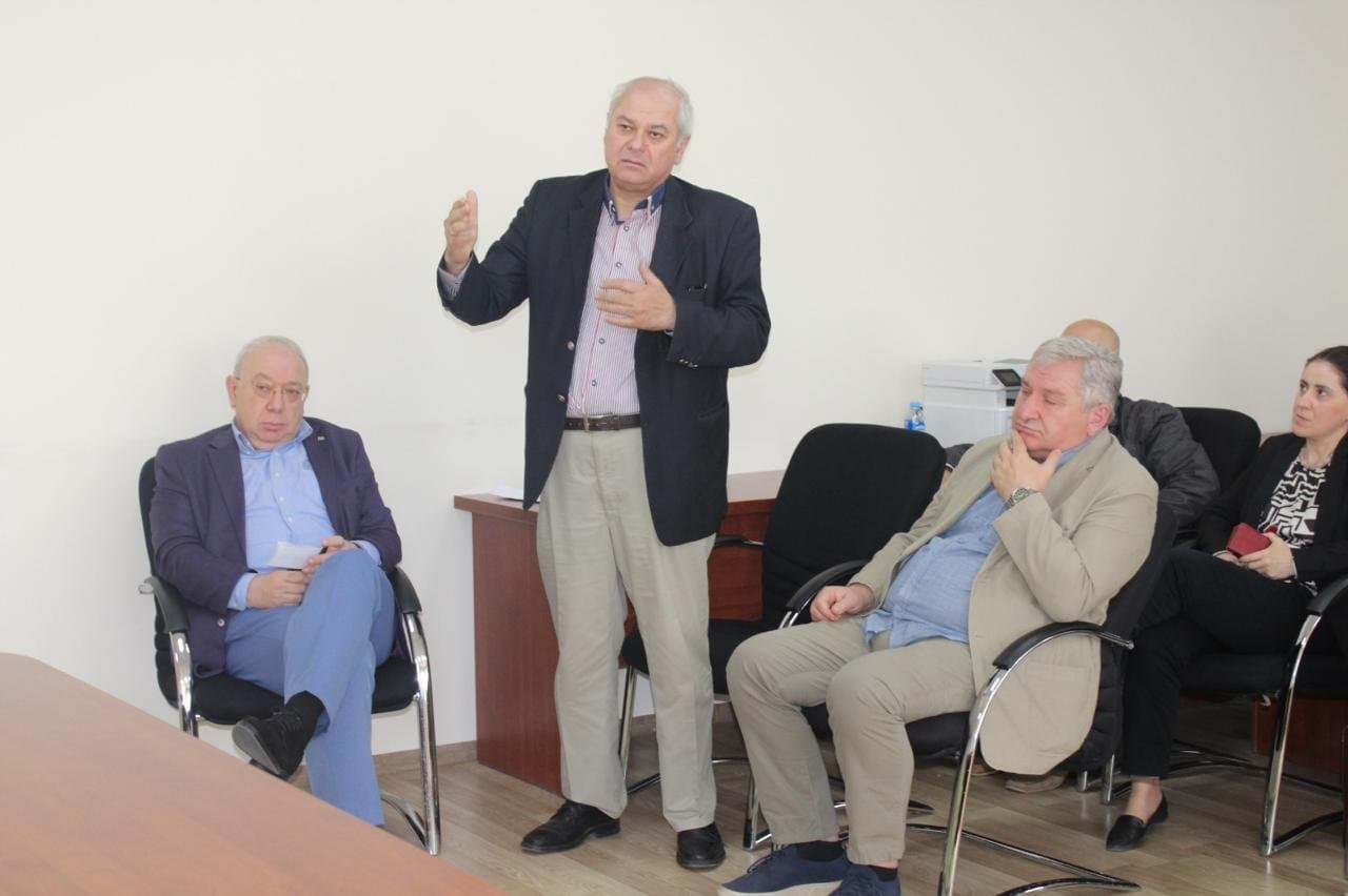 Professor Nazim Müzəffərli Suxumi Dövlət Universitetində professor-müəllim heyətinə mühazirə oxuyub 3