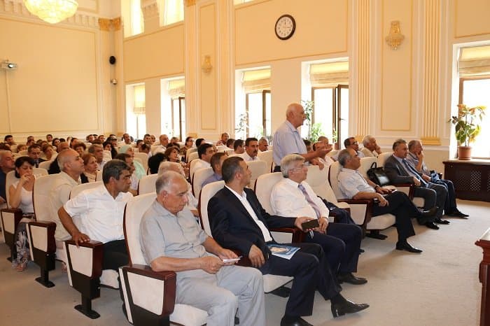 AMEA İctimai Elmlər Bölməsi ilə İqtisadiyyat İnstitutunun Elmi Şurasının birgə iclası 10.07.2015 3