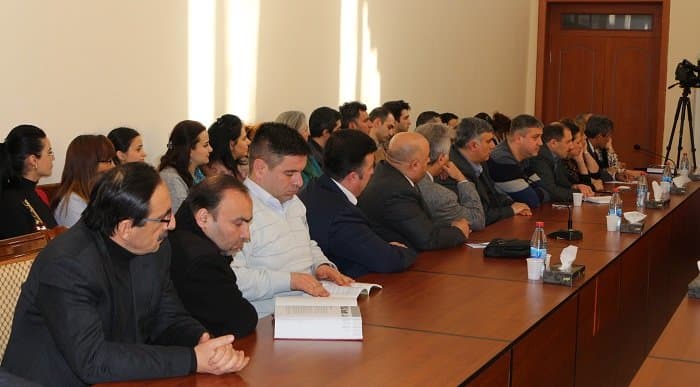 F.e.d. Füzuli Qurbanovun “2017-ci ilin qlobal riskləri: fəlsəfi baxış” mövzusunda təqdimatı 24.02.2017 3