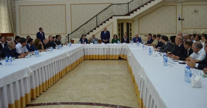 İqtisadiyyat İnstitutu “Gənc təsərrüfatçılar məktəbi”nin yaradılmasında iştirak edəcək 17.09.2015 2