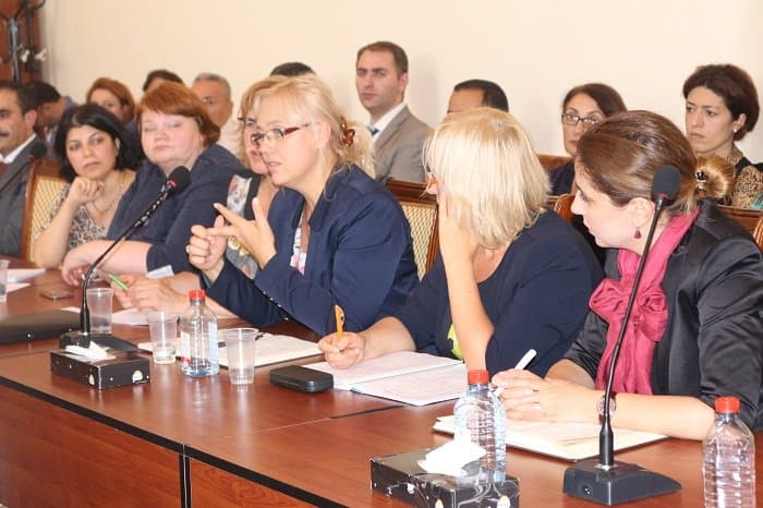 Latviyalı ekspertlərlə birgə qanun layihələrinin müzakirəsi 08.10.2015 11