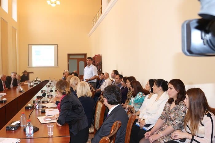 Latviyalı ekspertlərlə birgə qanun layihələrinin müzakirəsi 08.10.2015 14