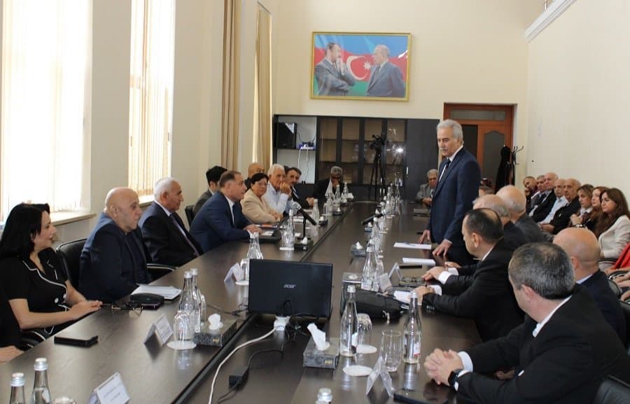 İqtisadiyyat İnstitutunda Milli Məclisin komitə sədri ilə görüş keçirilib