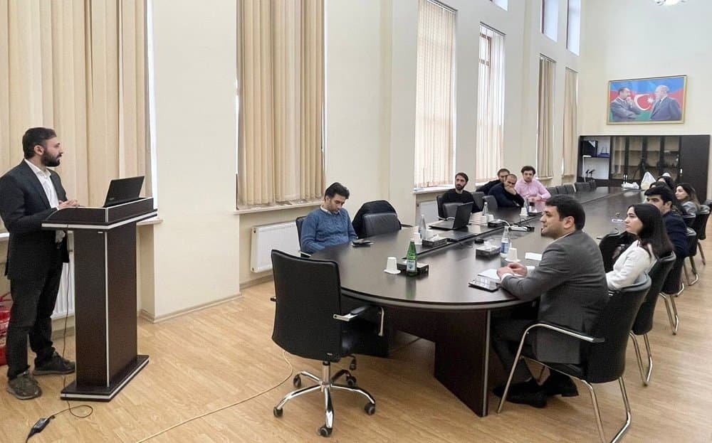 Gənc Alimlər Şurasında gənc tədqiqatçının məruzəsi dinlənilib