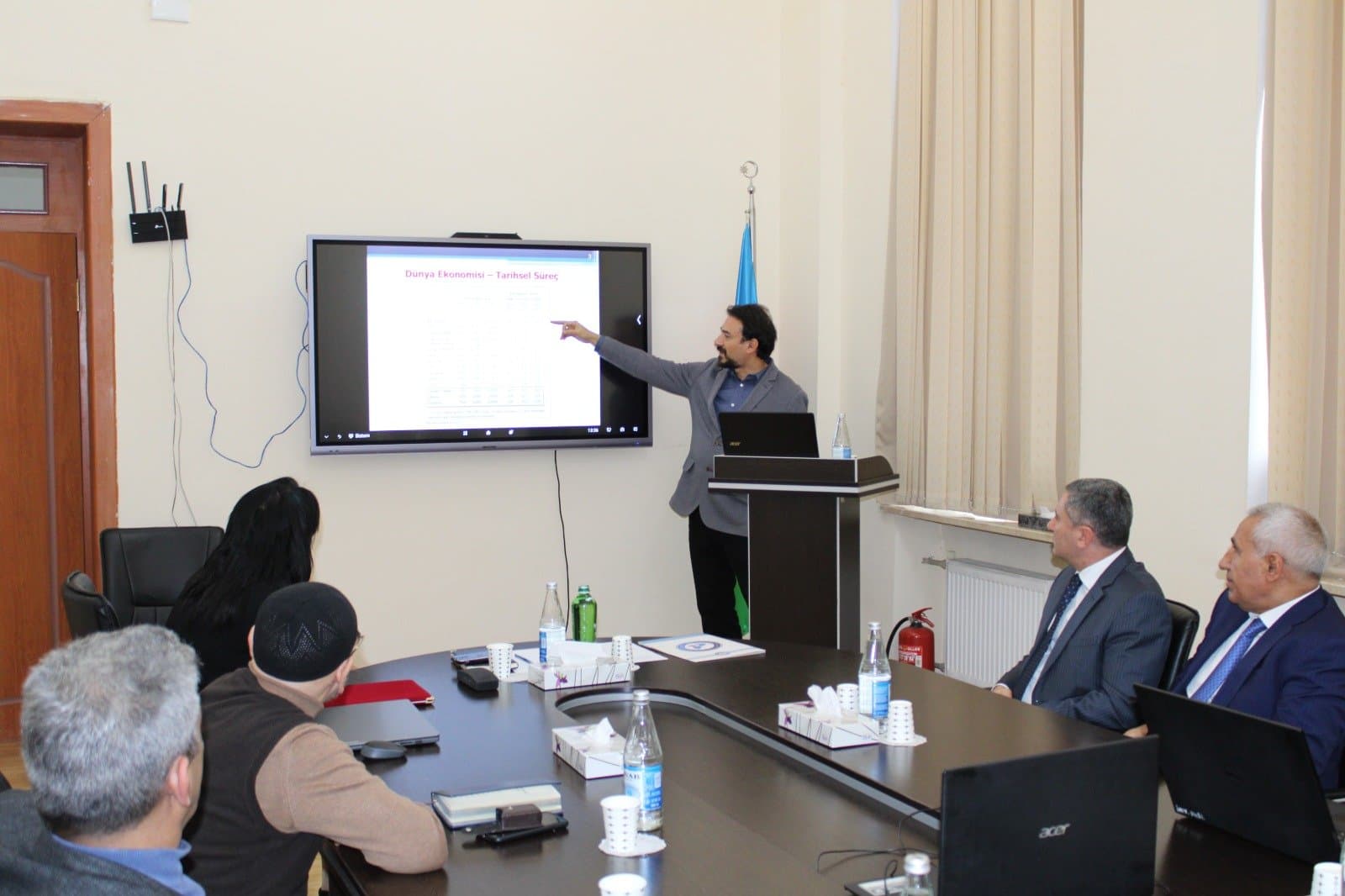 Türkiyənin Ege Universitetinin dosenti İqtisadiyyat İnstitutunun elmi seminarında çıxış edib 5