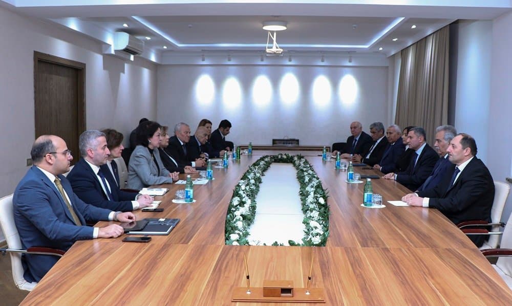İqtisadiyyat İnstitutu ilə AzMİU arasında əməkdaşlığa dair memorandum imzalanıb