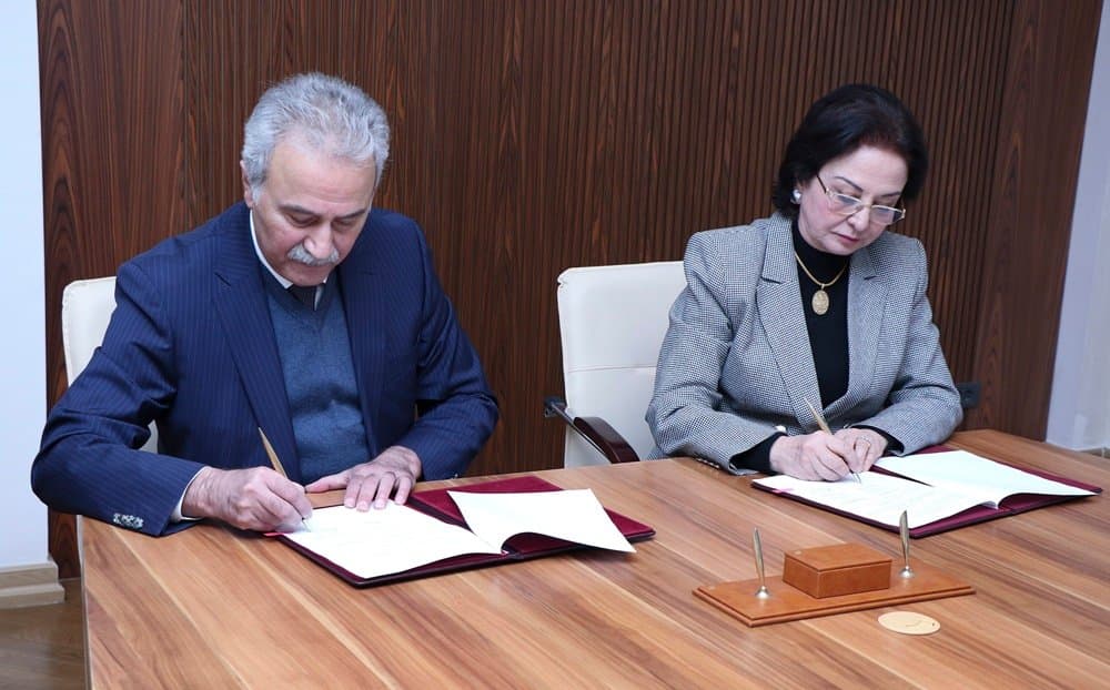 İqtisadiyyat İnstitutu ilə AzMİU arasında əməkdaşlığa dair memorandum imzalanıb 2
