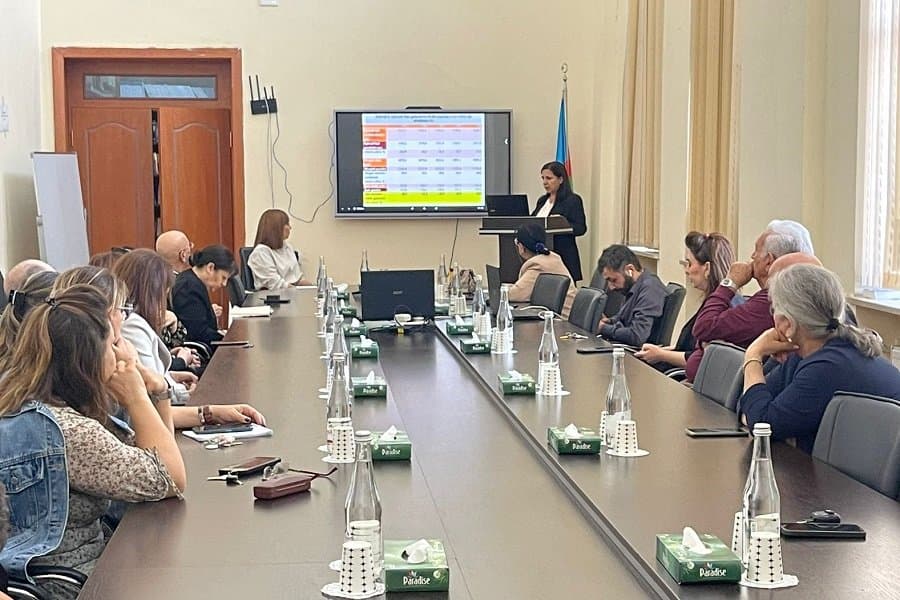 На научном семинаре обсуждались социально-экономические проблемы рынка труда и подготовки кадров.