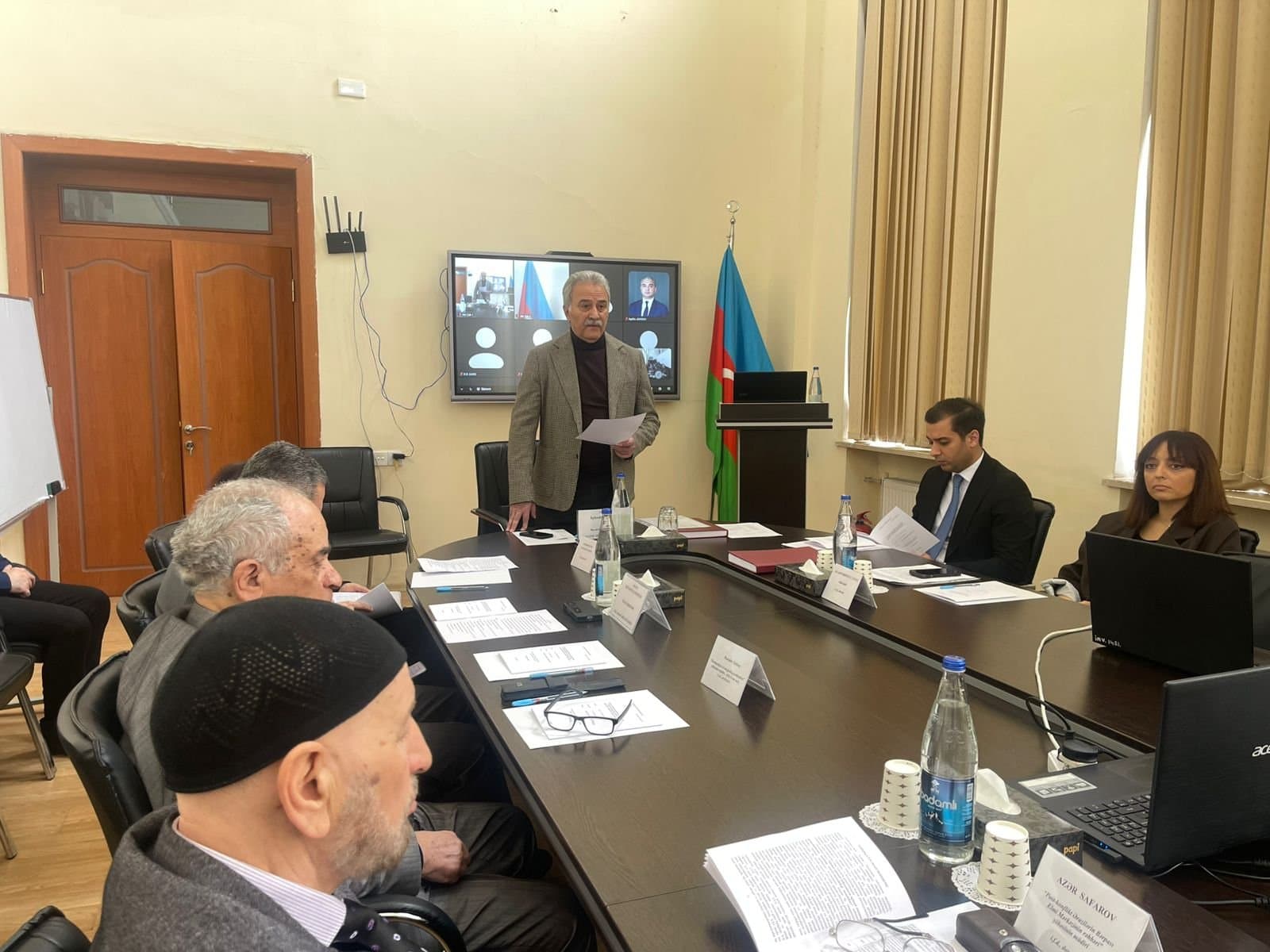 “Qlobal iqtisadi böhranların iqtisad elminin prioritetlərinə təsiri (2020-ci il pandemiyası timsalında)” mövzusunda dissertasiya işi müdafiə edilib