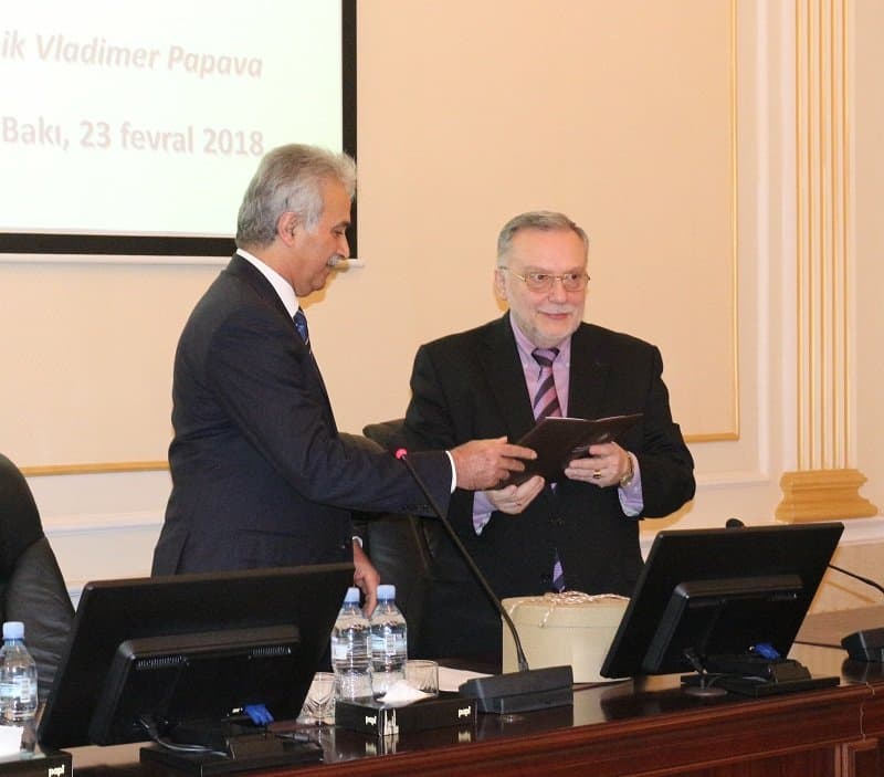 Akademik Vladimer Papavaya AMEA İqtisadiyyat İnstitutunun "Fəxri doktoru" diplomu təqdim olundu 23.02.2018 4