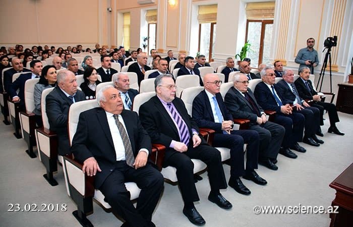 Akademik Vladimer Papavaya AMEA İqtisadiyyat İnstitutunun "Fəxri doktoru" diplomu təqdim olundu 23.02.2018 7
