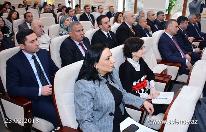 Akademik Vladimer Papavaya AMEA İqtisadiyyat İnstitutunun "Fəxri doktoru" diplomu təqdim olundu 23.02.2018 8