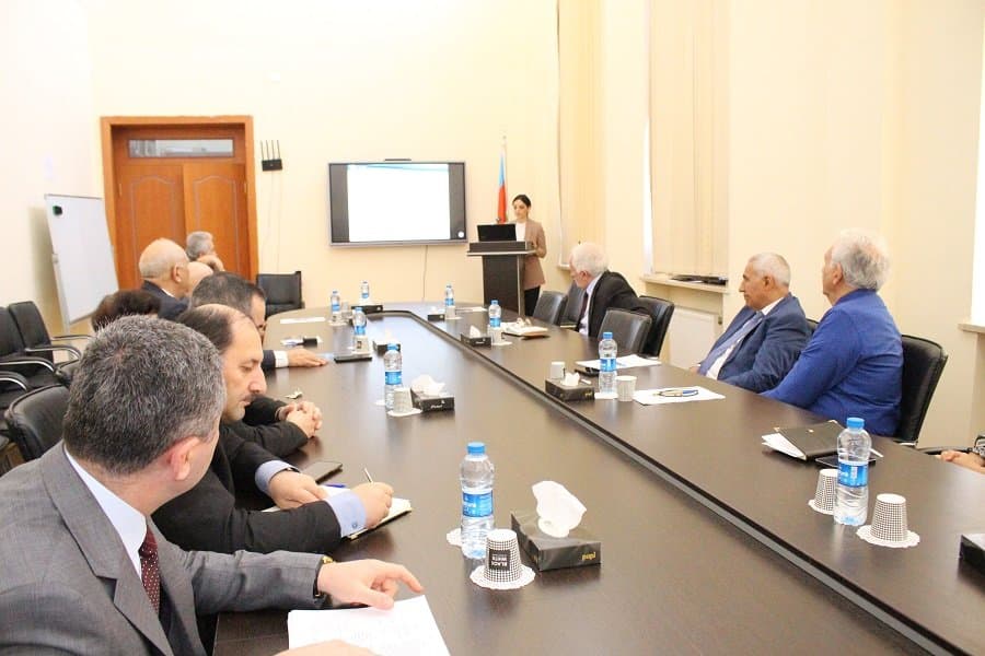 İqtisadiyyat İnstitutunda elmin maliyyələşdirilməsinin yeni mexanizmi ilə bağli pilot layihənin nəticələri müzakirə olunub 4