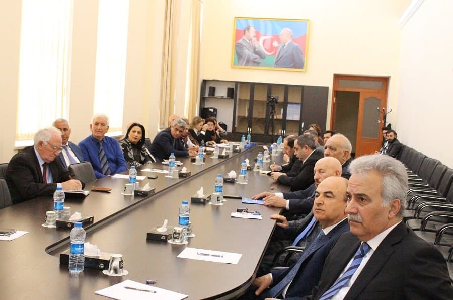İqtisadiyyat İnstitutunda elmin maliyyələşdirilməsinin yeni mexanizmi ilə bağli pilot layihənin nəticələri müzakirə olunub 5